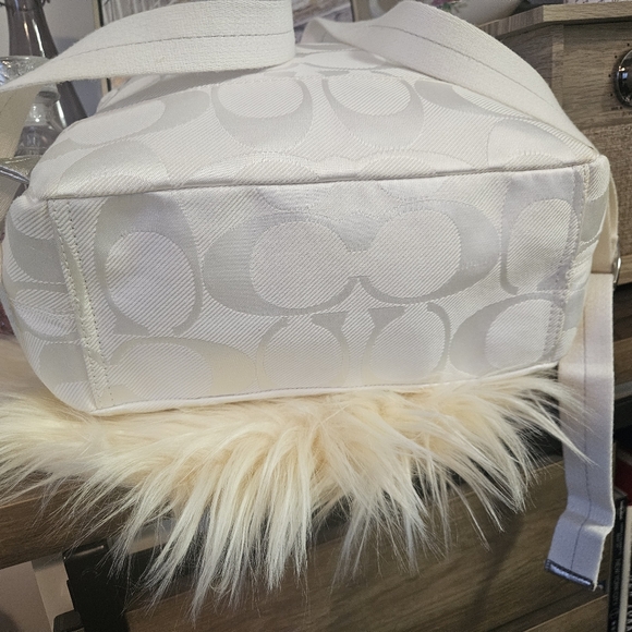 COACH KYRA DAISY White Signature Backpack F19715 - Picture 9 of 16